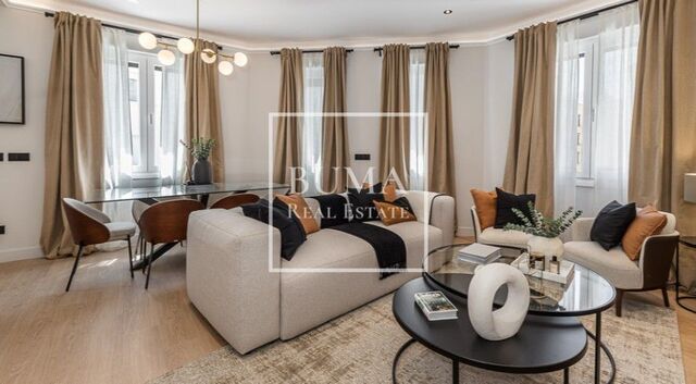 125 sqm luxury flat with terrace for sale in Nueva España, Madrid
