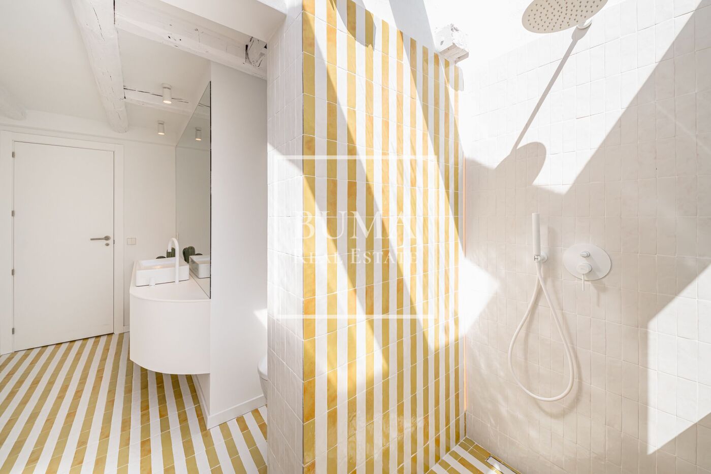 Exclusivo ático de diseño en venta con terrazas en el corazón de Madrid