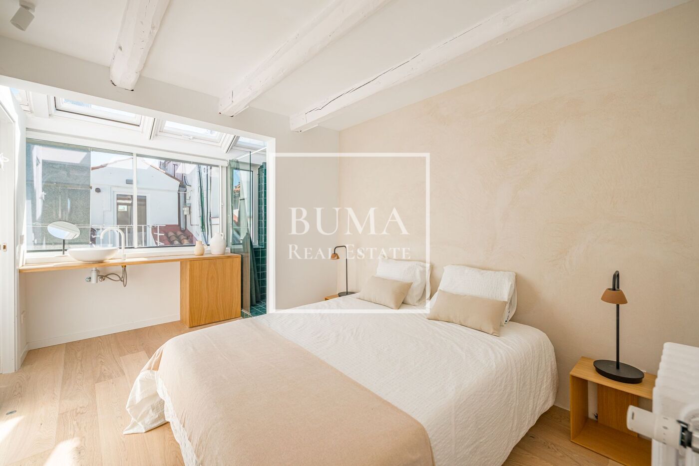 Exclusivo ático de diseño en venta con terrazas en el corazón de Madrid