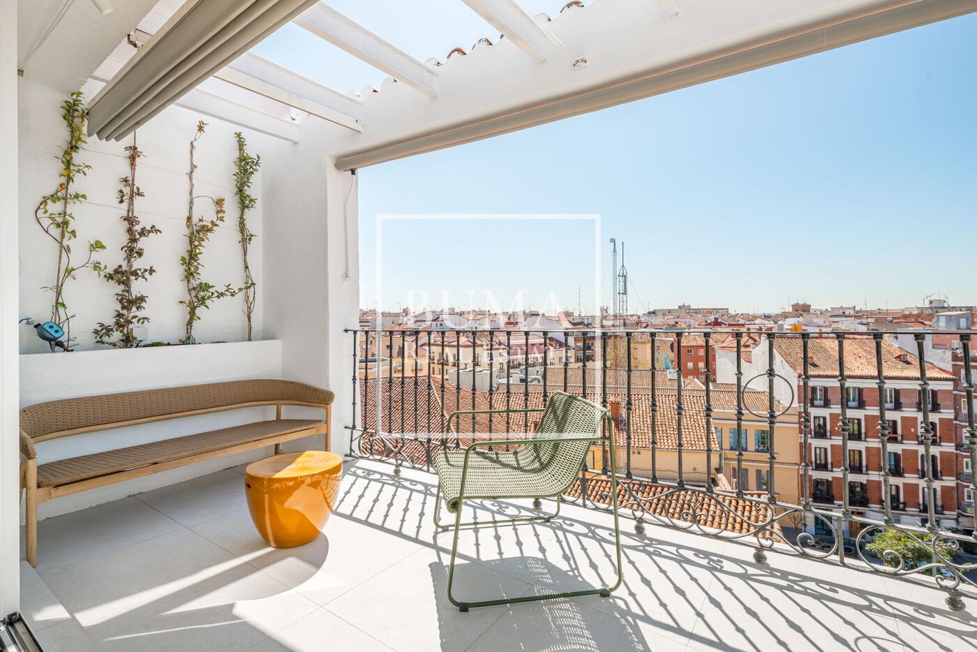 Exclusivo ático de diseño en venta con terrazas en el corazón de Madrid