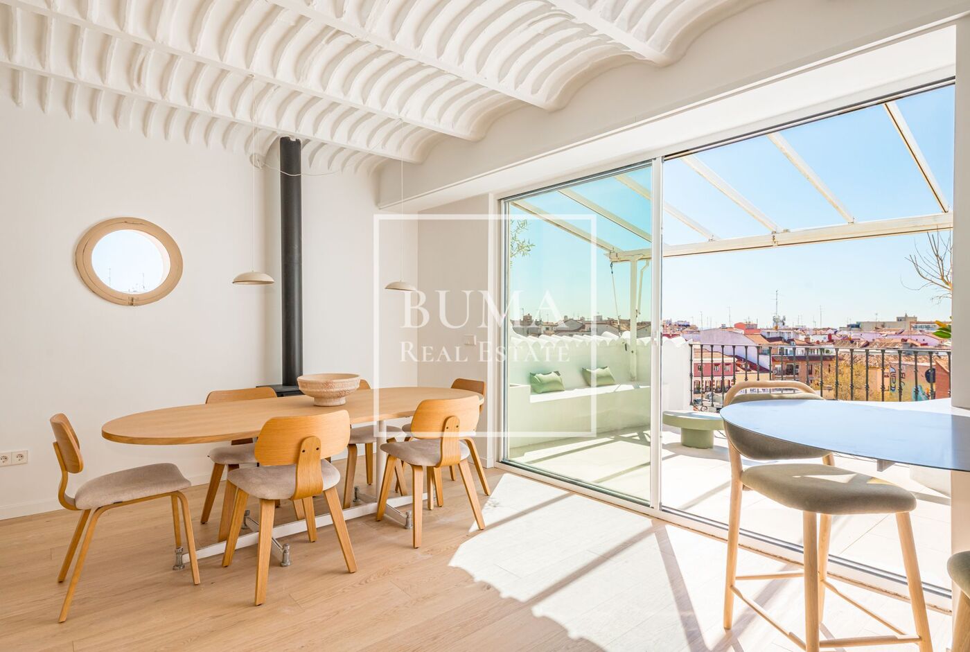 Exclusivo ático de diseño en venta con terrazas en el corazón de Madrid