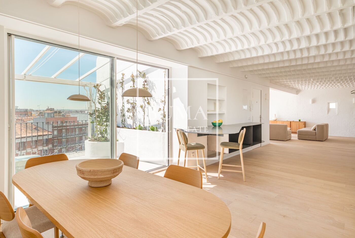 Exclusivo ático de diseño en venta con terrazas en el corazón de Madrid