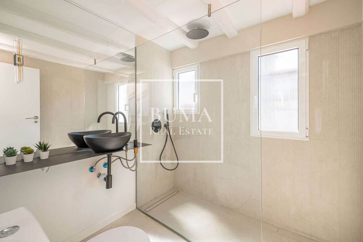 Exclusivo ático de diseño en venta con terrazas en el corazón de Madrid