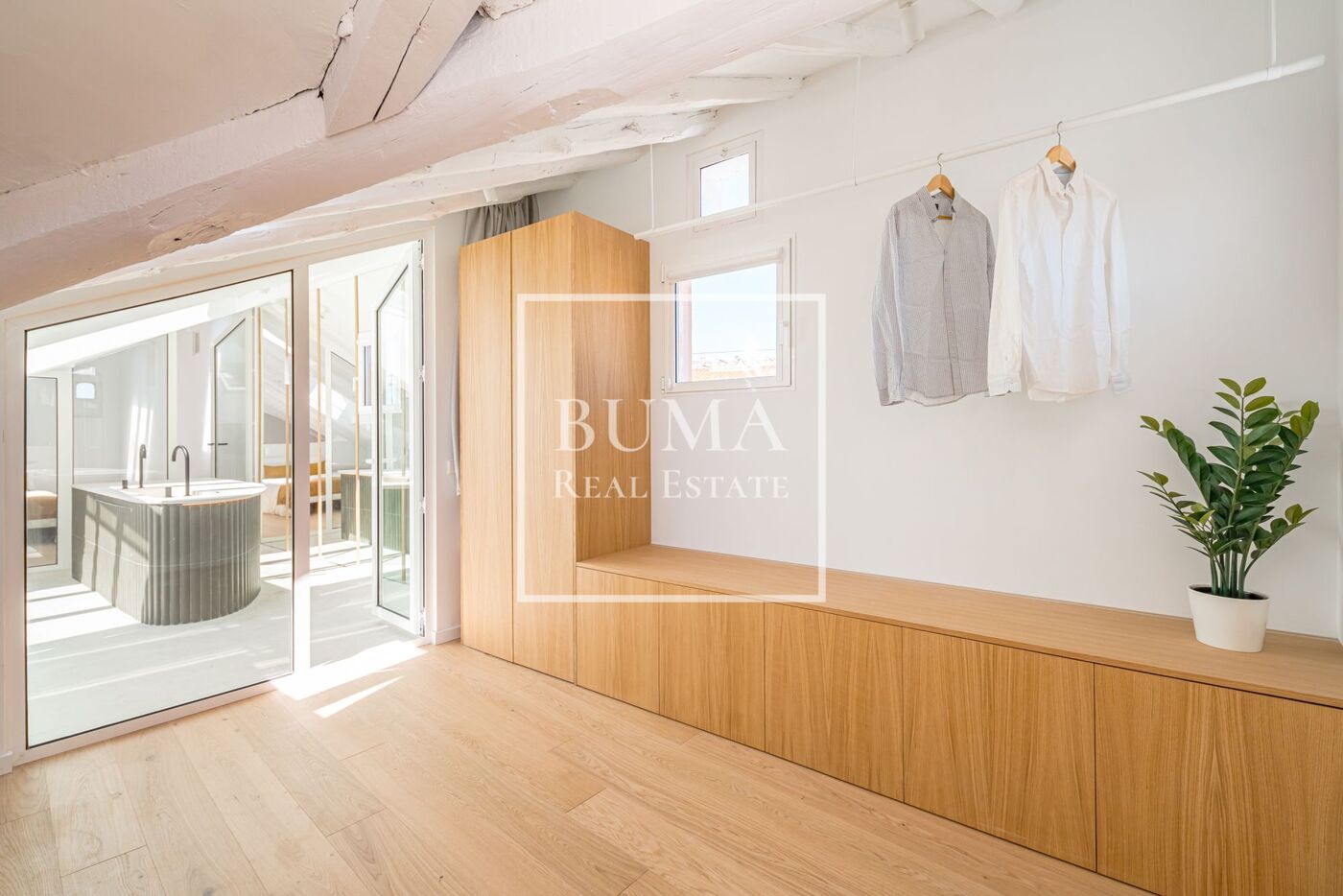 Exclusivo ático de diseño en venta con terrazas en el corazón de Madrid