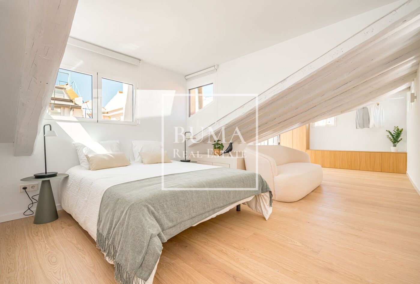 Exclusivo ático de diseño en venta con terrazas en el corazón de Madrid