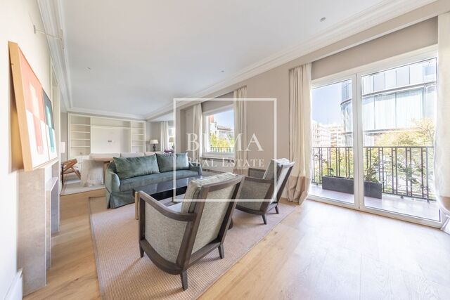 398 sqm luxury flat with views and terrace for sale in Madrid