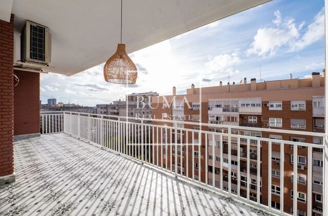 Piso de lujo de 223 m2 con terraza en venta en Castillejos, Madrid