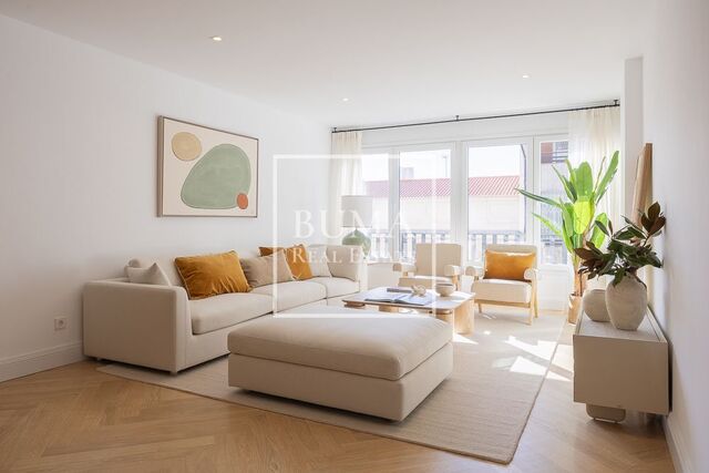 200 sqm luxury flat for sale in Recoletos, Madrid