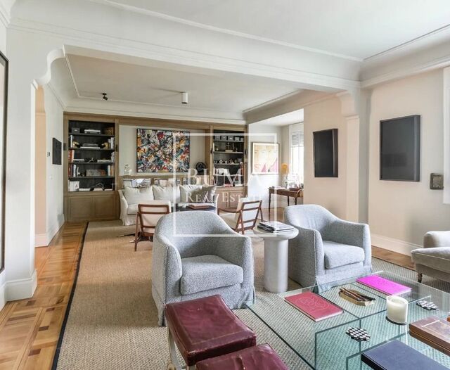 Exclusiva vivienda de lujo en finca señorial con garaje y trastero