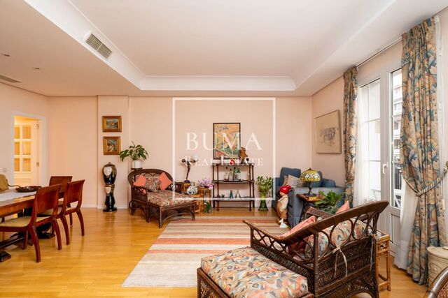 Vivienda luminosa con plaza de garaje en el Barrio de Salamanca