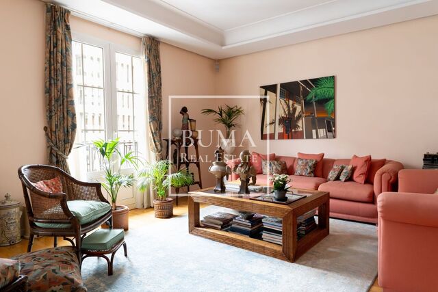 Vivienda luminosa con plaza de garaje en el Barrio de Salamanca