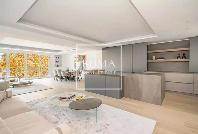 275 sqm luxury flat with views and terrace for sale in Madrid