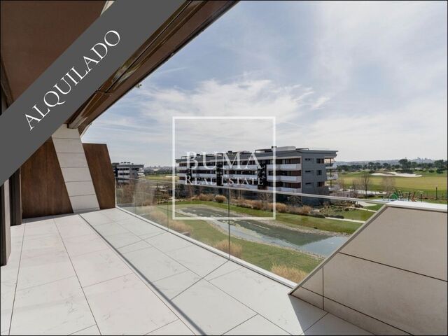 245 sqm luxury flat with pool, views and terrace for rent in Pacífico, Madrid