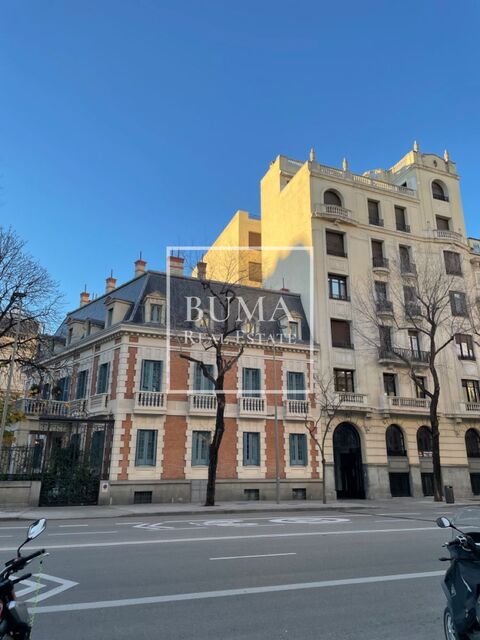 Exclusivo piso de 245m2  reformado  en Almagro en  finca clásica