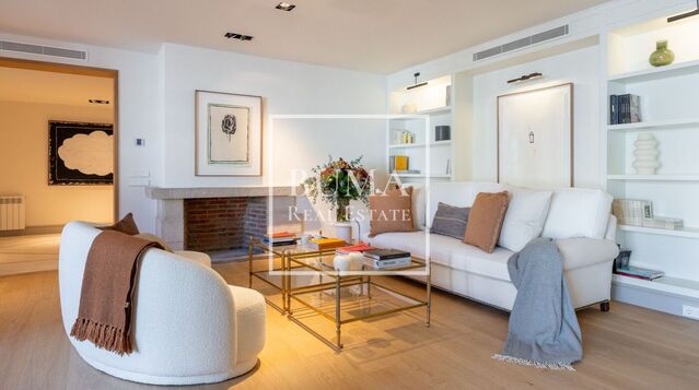 Espectacular piso en venta en el emblemático barrio de Jerónimos