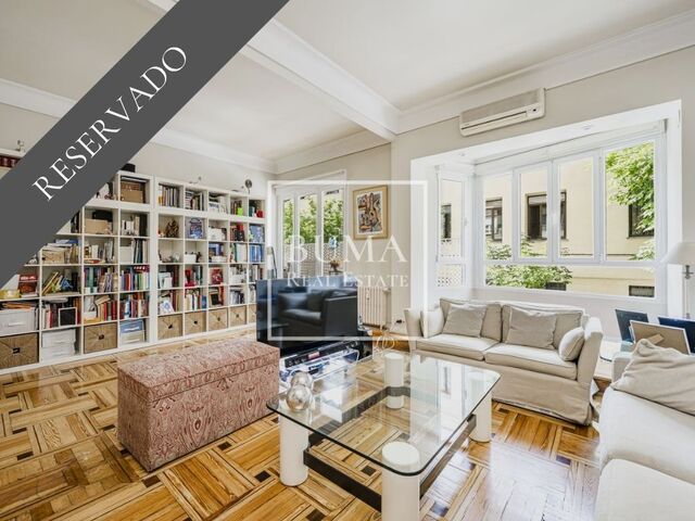 Gran vivienda en venta en Barrio Castellana con terraza y patios privados