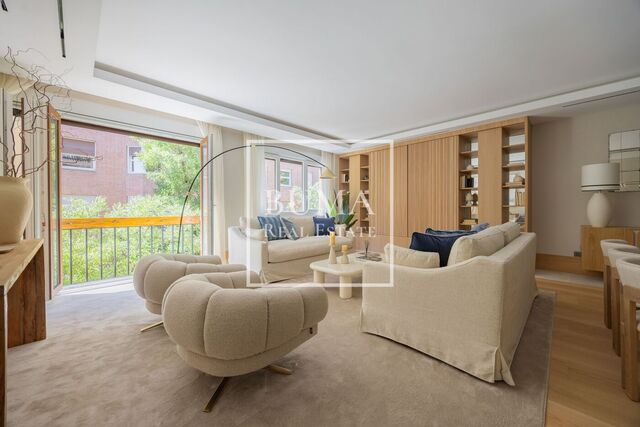 Piso de lujo de 241 m2 en venta en Almagro, Madrid