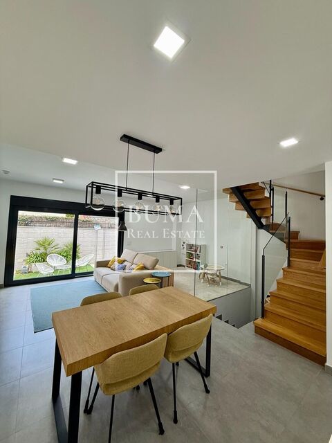 Espectacular chalet pareado con piscina privada en Montecarmelo