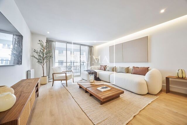 187 sqm luxury flat with terrace for sale in Ríos Rosas, Madrid