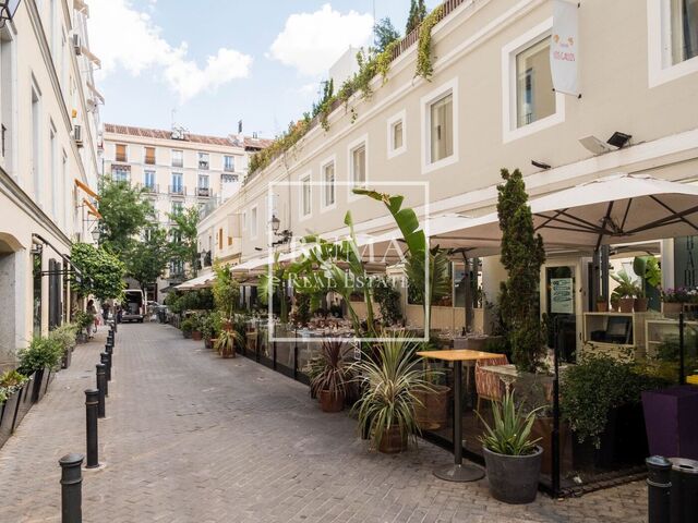 368 sqm luxury flat for sale in Recoletos, Madrid