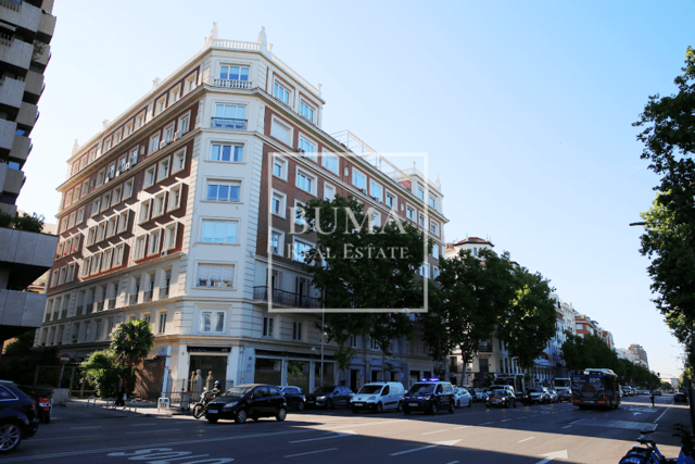 258 sqm luxury penthouse with terrace for sale in Madrid