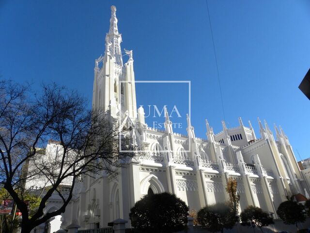 Piso en venta reformado a estrenar con garaje  y portero en Recoletos – 136 m²